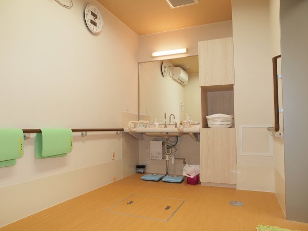 エニシエ川西加茂(室内5) エニシエ川西加茂(室内5)